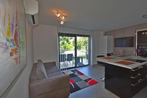 Seaside apartments with a swimming pool Novigrad - 25255