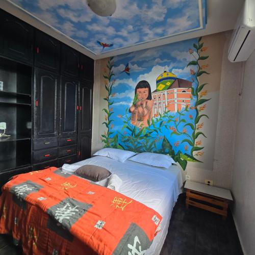 a bedroom with a painting on the wall at Apto 1,5 km do Shop. Manauara in Manaus