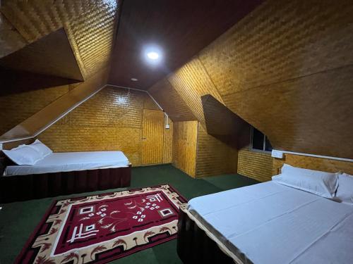 a room with two beds in a room with at Jojos homestay in Mirik