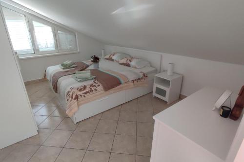 Apartments by the sea Supetarska Draga - Gonar, Rab - 24383