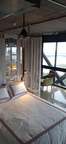Llit o llits en una habitació de Icono Loft, spectacular views