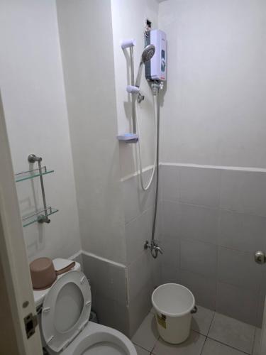 a small bathroom with a toilet and a shower at nicecondotel in Manila