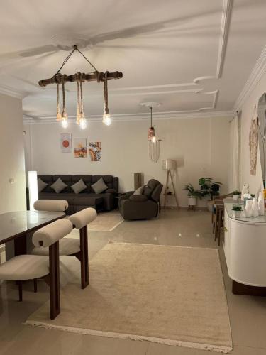 Cozy 2BR in Gated Community near Pyramids and GEM