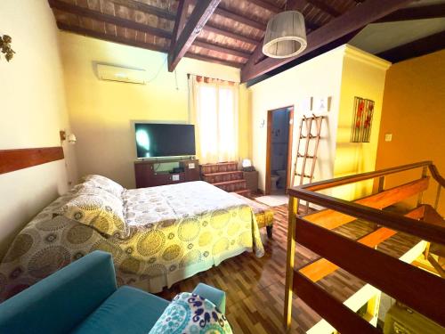 a bedroom with a bed and a television in a room at Loft Helena - acogedor, completo y céntrico in Jesús María