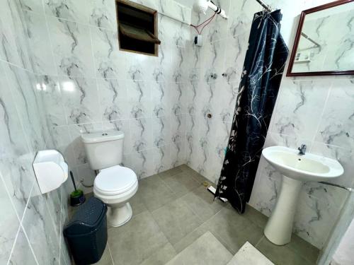 ห้องน้ำของ Avaroa 350 express
