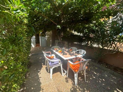 **Gruissan - T2 Cabine Mezzanine - Côté Village - 6 pers - Parking Privé - Proche Plages** - FR-1-796-63