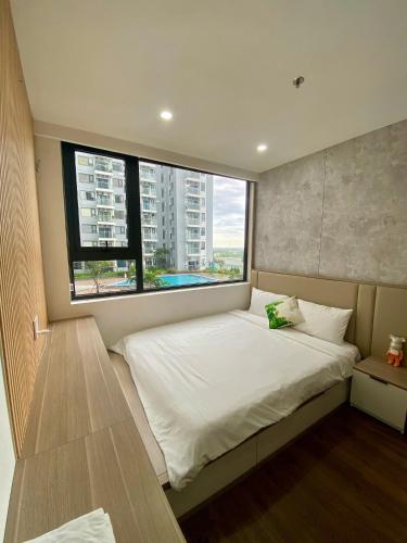 a bedroom with a large bed with a large window at Căn hộ Vip 2Phòng ngủ - Huế Ơi 3 in Hue