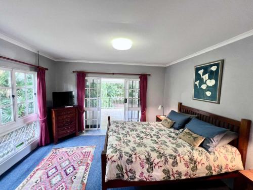 a bedroom with a bed and a window at Flying Fish House in South Mission Beach