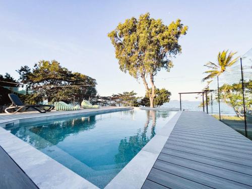 an infinity pool with a view of the ocean at Bella Luna Beach Front 2 bed in South Mission Beach