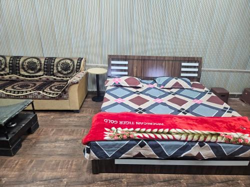 a bedroom with a bed and a couch at Chillora cafe in Mahlān