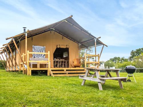 a tent with a picnic table and a grill at Cuckoo - Safari Tent - Ukc8981 in Romsey