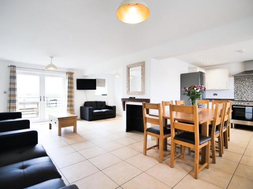 a kitchen and living room with a table and chairs at Cottage 7 - Ukc3184 in York