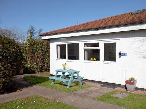 a picnic table in front of a small shed at 310 The Cove - Ukc5025 in Dawlish