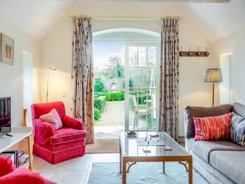 a living room with a couch and a table at Thyme Cottage - Ukc6131 in Eastdean