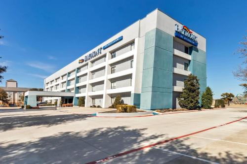 a building with a sign on the front of it at Baymont by Wyndham Arlington At Six Flags Dr in Arlington