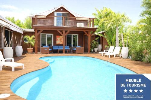 Villa CINTA classée- piscine chauffée- 100 m du lagon