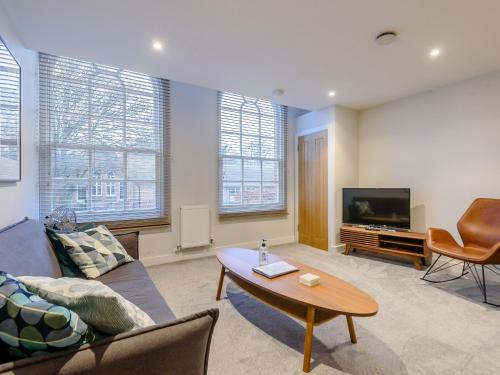 a living room with a couch and a tv at 3 Eastgate - Uk34282 in Andover