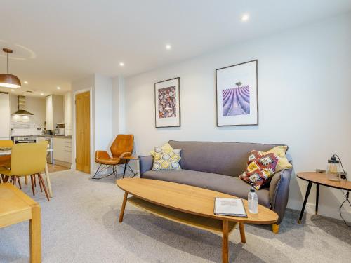 a living room with a couch and a table at 4 Eastgate - Uk34281 in Andover