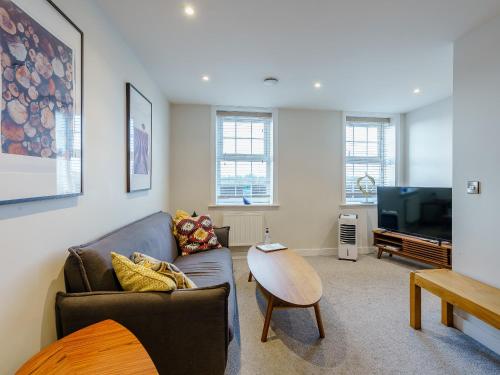 a living room with a couch and a tv at 4 Eastgate - Uk34281 in Andover