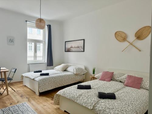 Stylish Renovated Apartment with Free Parking