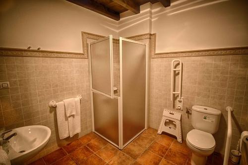 Vonios kambarys apgyvendinimo įstaigoje Casa Rural Tia Tomasa