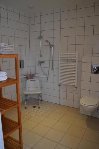 a bathroom with a shower and a toilet at Hôtel La Porte Saint Pierre-Logis Hôtel Intra Muros in Saint Malo