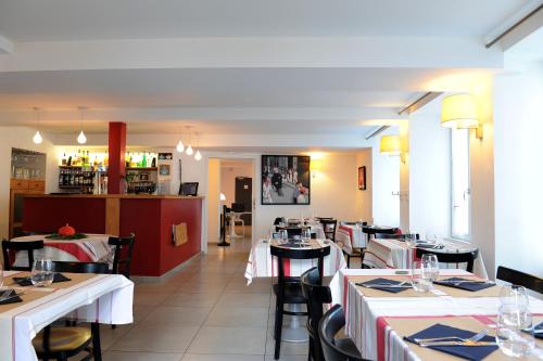 Restaurace v ubytování Hôtel Chilhar