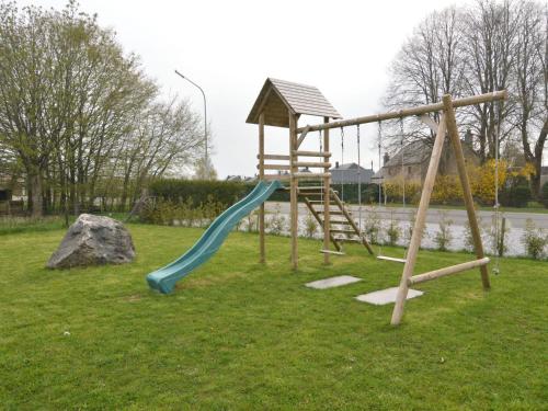 Herní místnost nebo prostor pro děti v ubytování Holiday home in Cul-des-Sarts near Forest