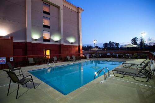 a large swimming pool in front of a hotel at Hampton Inn Carrollton in Carrollton
