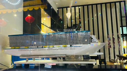 a model of a cruise ship in a store window at The Star hotel DTH3-31 in Phú Quốc