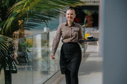 NissiBlu Beach Resort — Lounge or bar