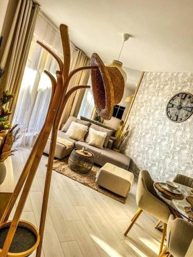 a living room with a couch and a clock on the wall at Seaside Sunset - free parking in Golden Sands