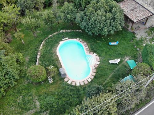 an aerial view of a backyard with a swimming pool at Monpoupon in Gropparello