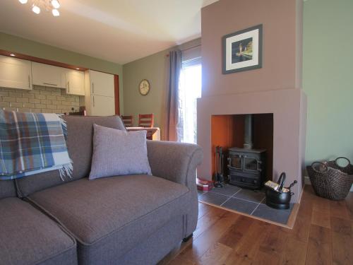 a living room with a couch and a fireplace at Cottage 7 - Skye Cottage - Ukc4884 in Fort Augustus