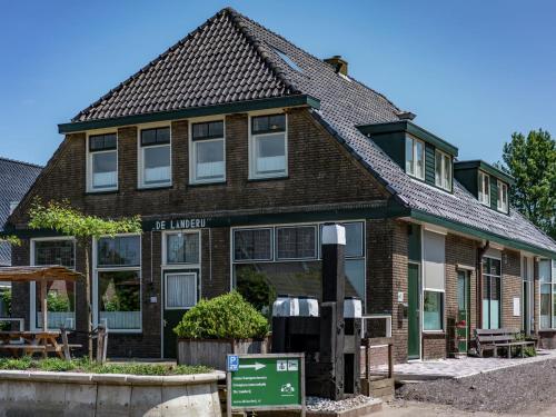 Quaint Holiday Home in Friesland by the Lake