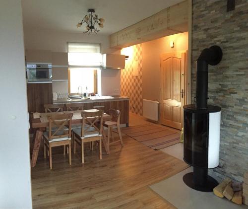 Kuchyňa alebo kuchynka v ubytovaní Apartament KościeliSKI