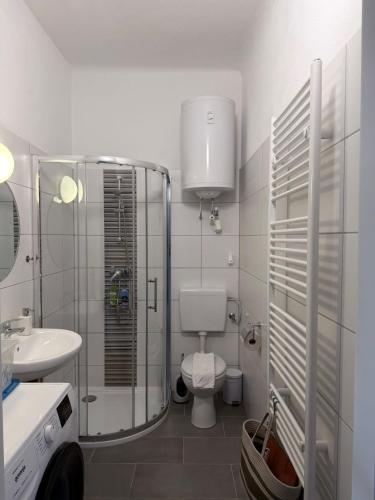 Sunny Garden Apartment with Terrace - Graz