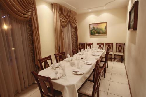 Restoran atau tempat lain untuk makan di Dvin Hotel