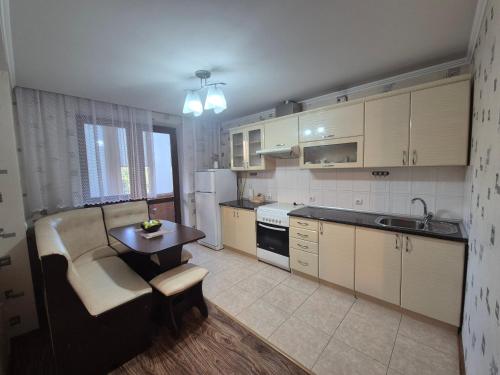Kuchyň nebo kuchyňský kout v ubytování Apartament confortabil