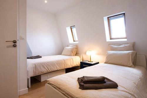 Bright 2BR with Balcony Chic Paris