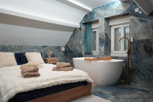 Bleu d'Opale Luxury Suite with Freestanding Tub