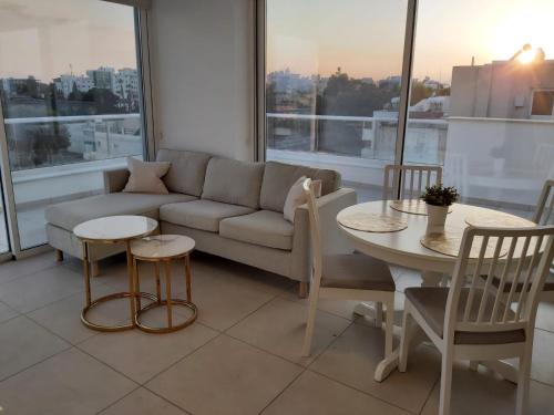 Dinglis Residences 31