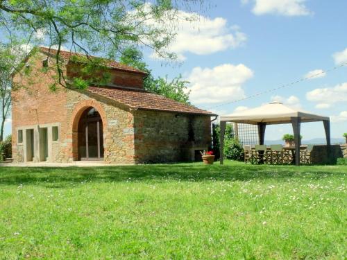 カスティリオーン・フィオレンティーノにあるCharacteristic cottage in the Tuscan hillsの煉瓦造りの外観