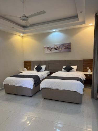 two beds in a hotel room with two beds sidx sidx sidx at كيان ( KAYAN) in Sūr ash Shiyādī