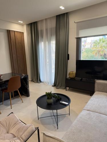 Plaza Luxury Suite, 2' from Metro, 5' from Piraeus