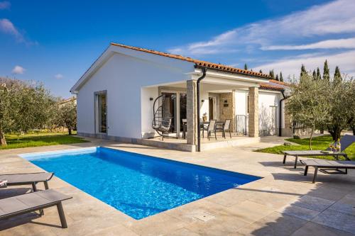 Oliva Serenity Pool Apartment