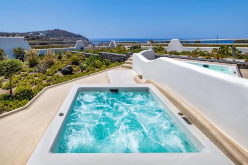 a hot tub on the roof of a resort at La Ponta Villas & Suites in Akrotiri