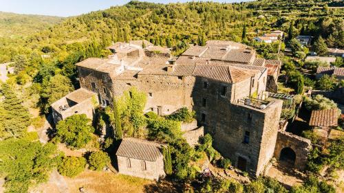 an aerial view of an old house in a mountain at Le Roc sur l'Orbieu in Saint-Pierre-des-Champs