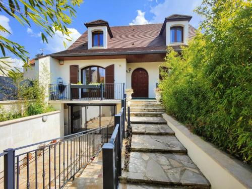 Bright and Comfortable Private Home