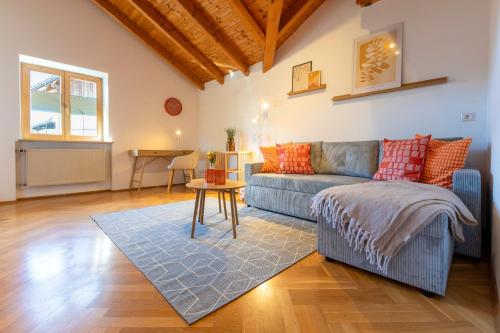 a living room with a couch and a table at Ferienwohnen beim Hirsch in Hopferau